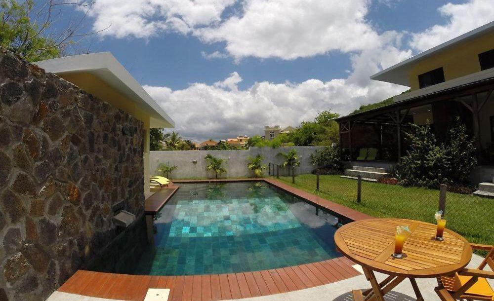 Villa Des Frangipanes La Gaulette Luaran gambar